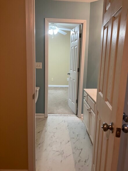 2nd Full Bathroom - 1013 Goldmist Ln