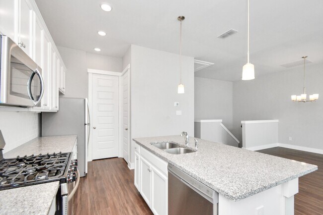 Building Photo - 708 Strawberry Pines Ct