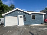 Building Photo - 114 E Main St