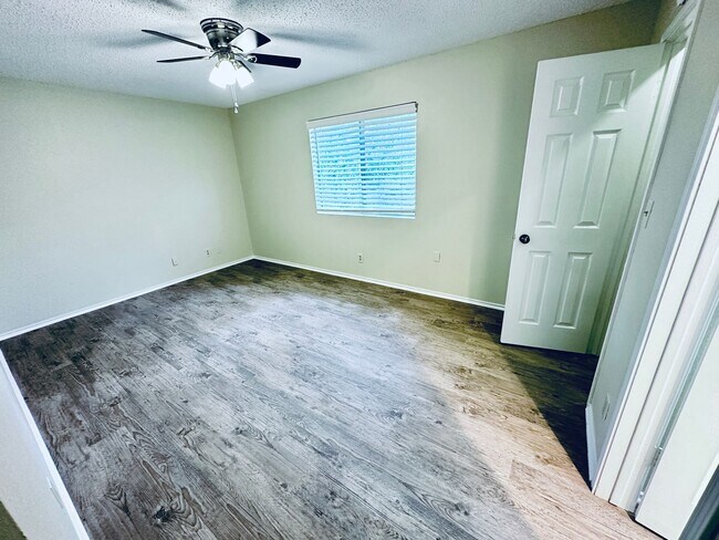 Building Photo - 379 Fantail Loop