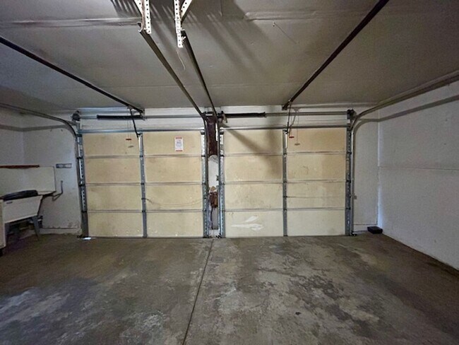 Building Photo - Welcome Home to This Beautifully Maintained Tri-Level Gem!