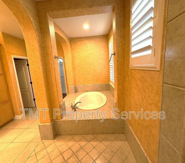 Building Photo - 6832 Salvaterra Cir