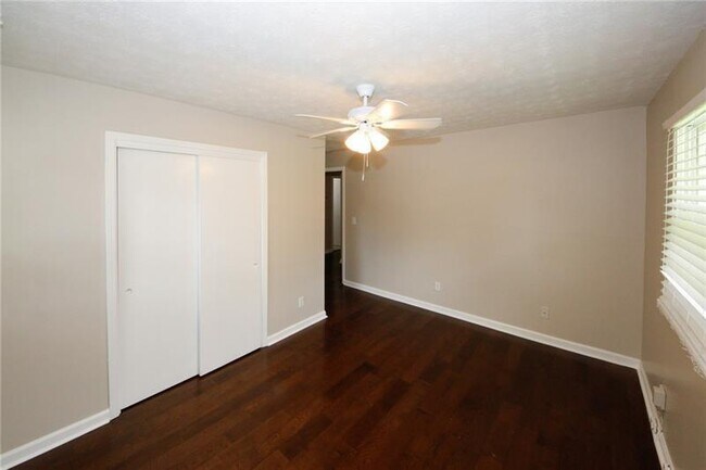 Building Photo - 840 Howard Ct SW