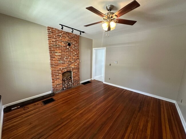 Building Photo - Mt Pleasant Ave 1073-1075 GW2