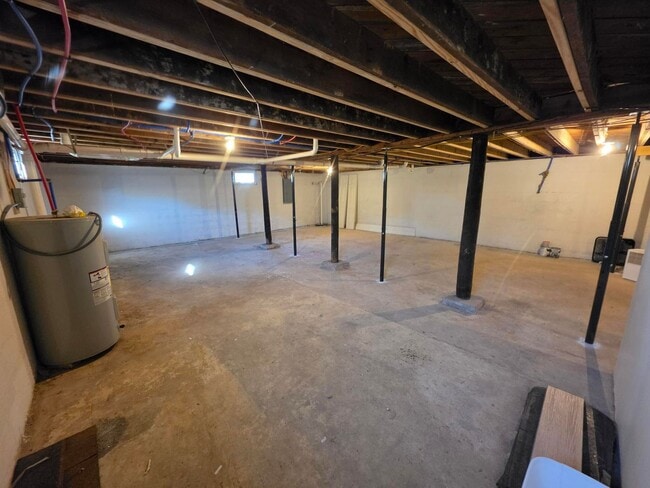 Building Photo - 3 bedrooms 2 bath