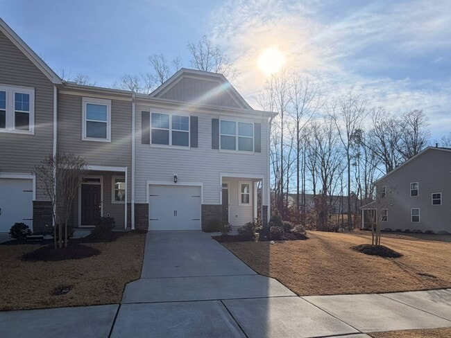 Building Photo - 400 Hazy Hls Ln