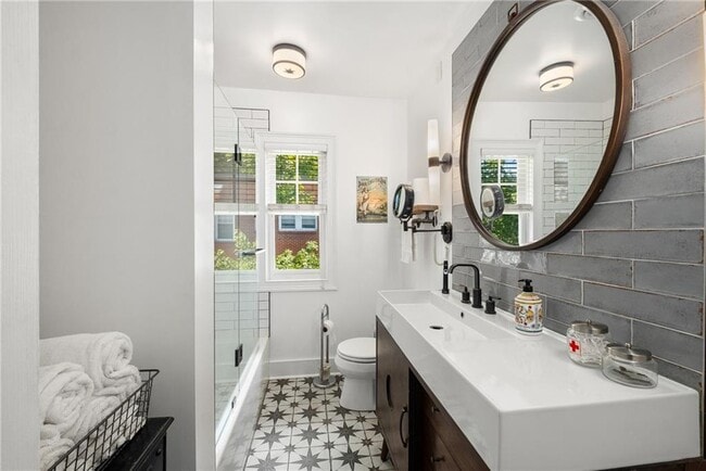 Building Photo - 866 Briarcliff Rd NE