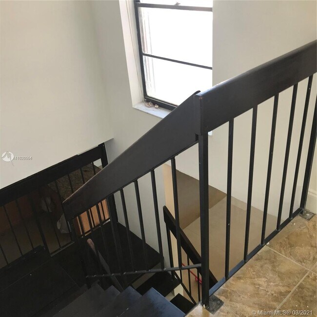 Building Photo - 10564 NW 8th Ln