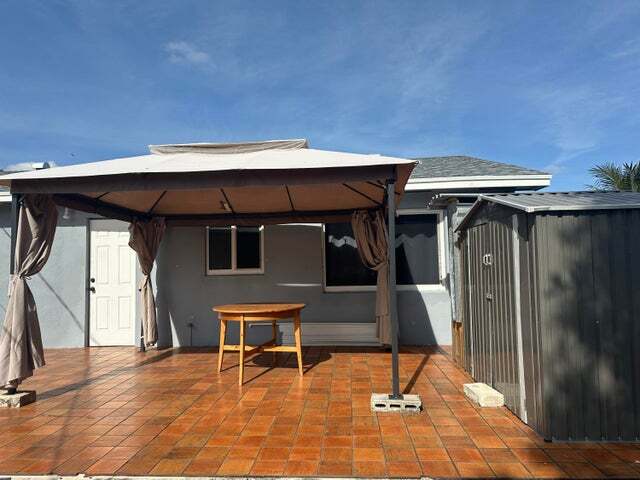 Building Photo - 1092 Florence Rd