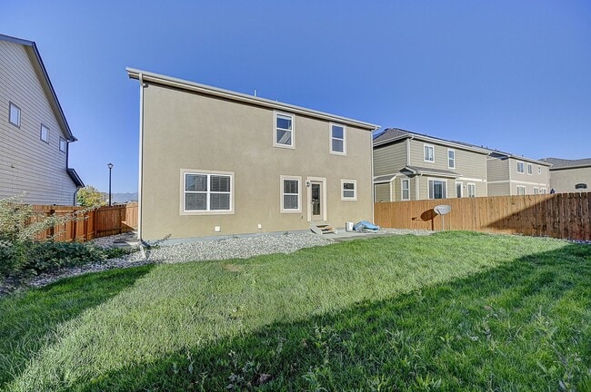 Building Photo - HUGE SIX (6!!!) BD HOME IN LORSON RANCH!