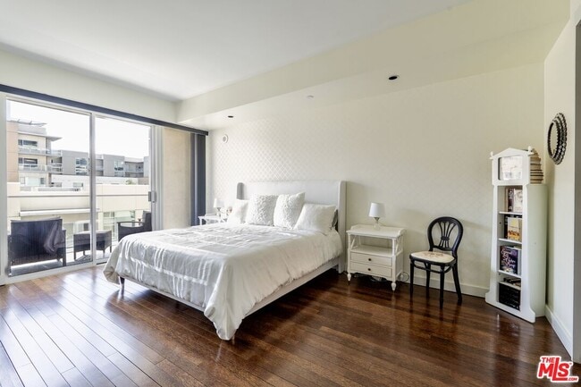 Building Photo - 6250 Hollywood Blvd