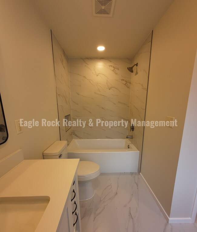 Building Photo - 1369 E 67th St