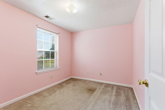 Building Photo - 3547 Lochdale Terrace