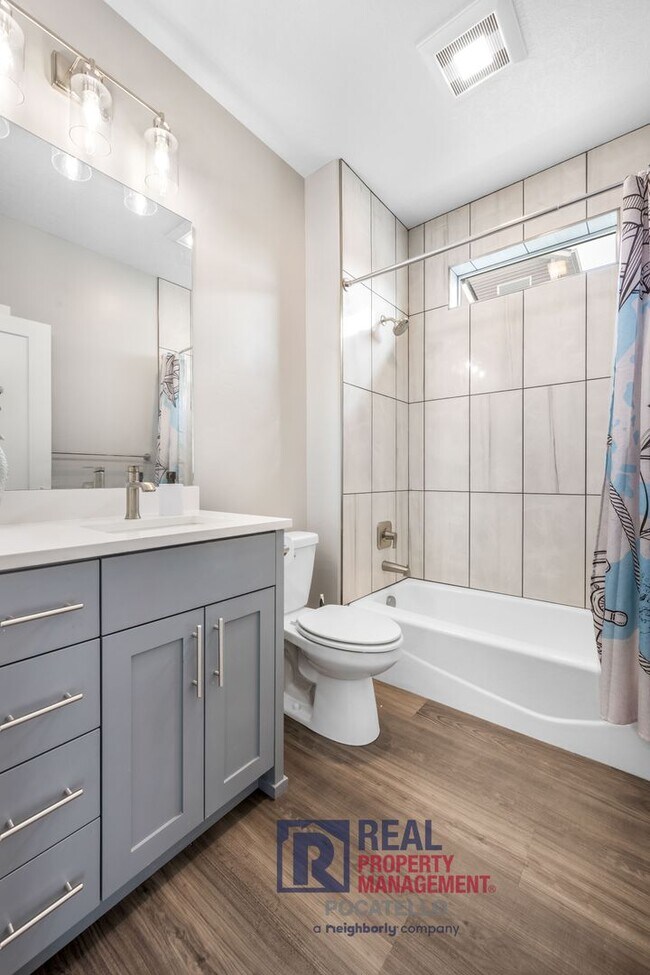 Building Photo - MOVE IN SPECIAL - Beautiful Brand New 6 be...