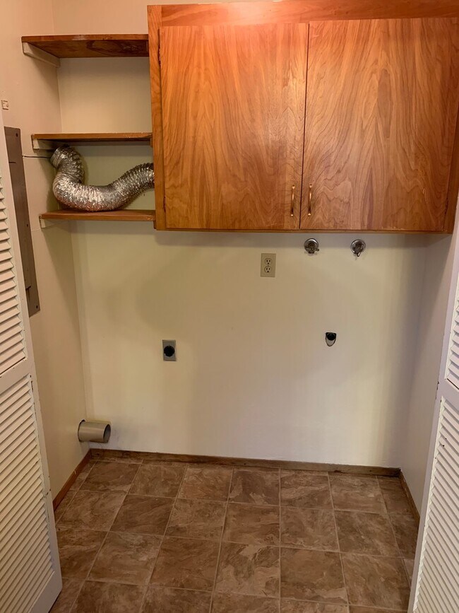 Building Photo - Rambler Style Home