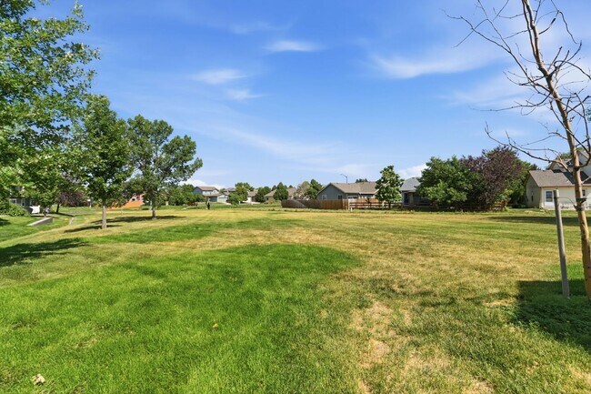 Building Photo - 802 Waterglen Dr
