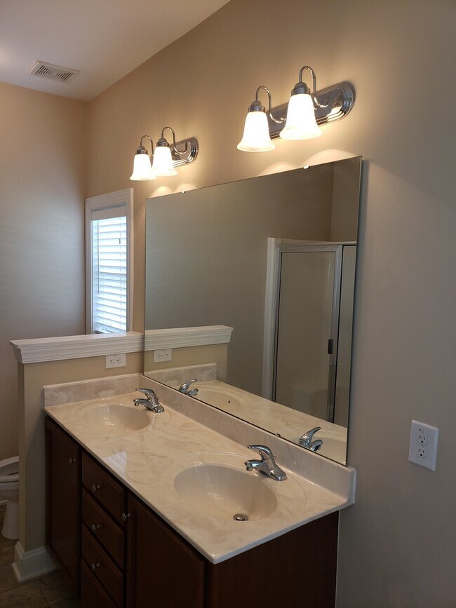 Building Photo - Dazzling 3 Bedroom Home with Bonus Room, Fenced Backyard! Located in Cooper Farms!