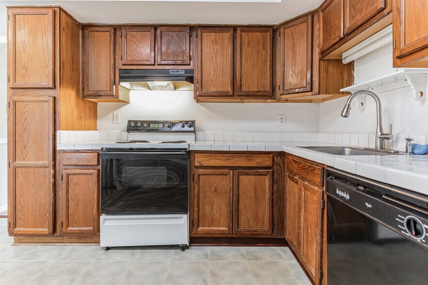 Building Photo - 15606 Traverser Ct