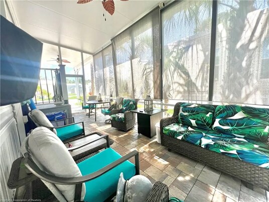 Building Photo - 4637 W Palm Dr