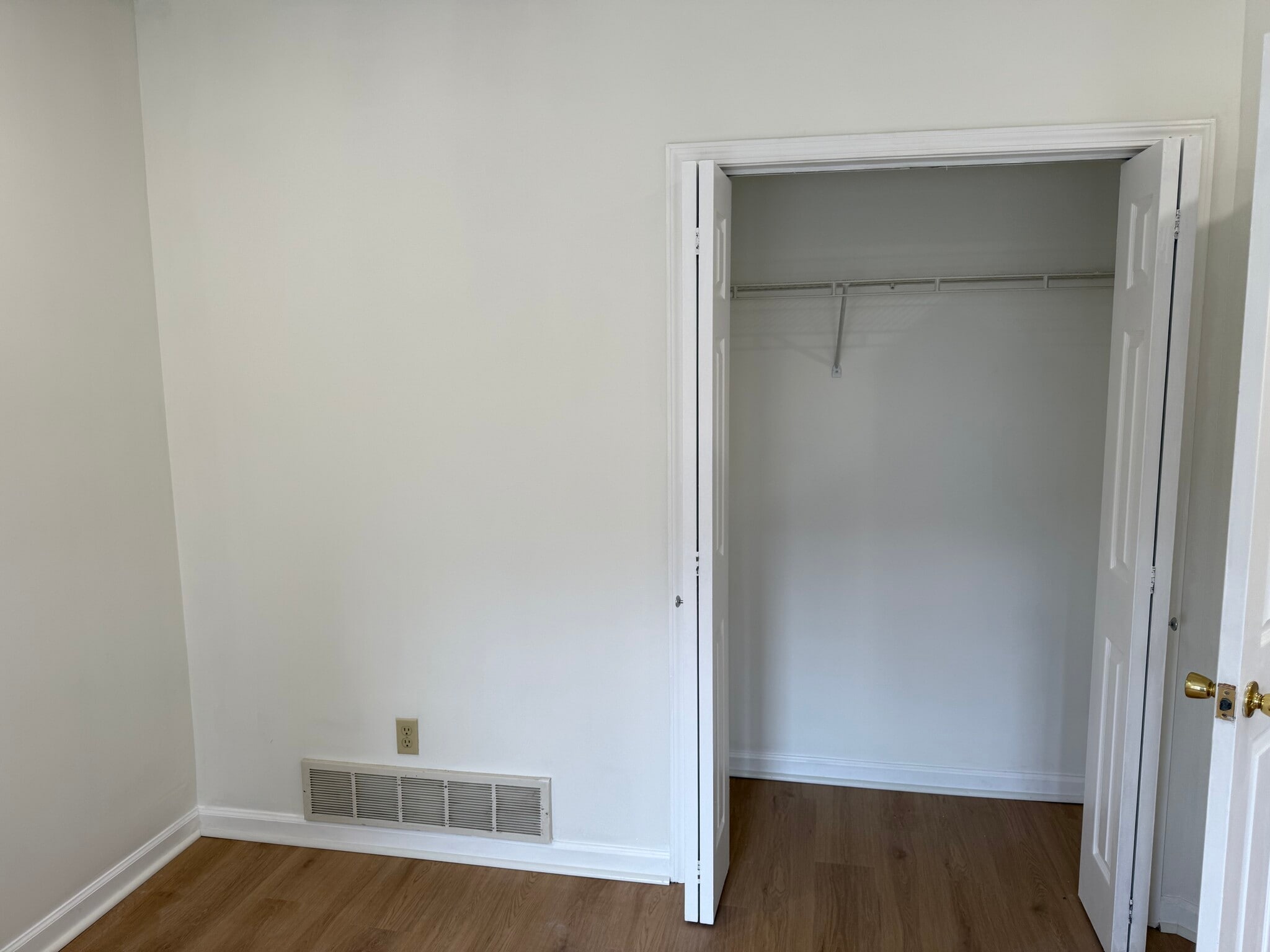 Building Photo - 121 Linwood Ave