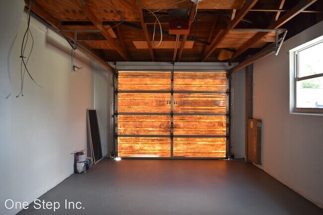 Building Photo - 2 br, 1.5 bath House - 10930 Norwood Av