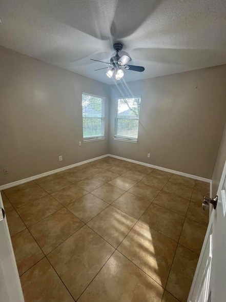 Building Photo - 915 11th Terrace