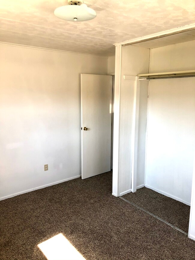 Building Photo - 130-132 Fauber Ln