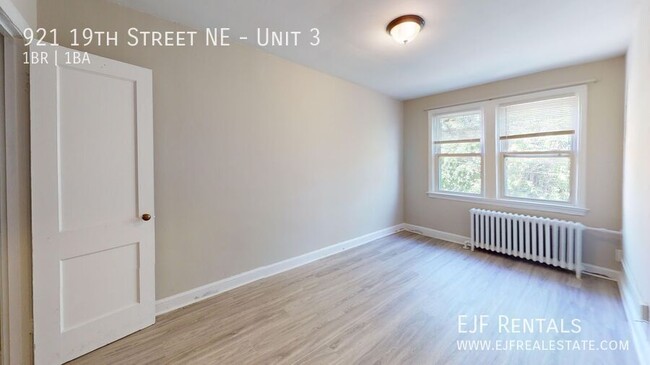 Building Photo - 921 19th St NE