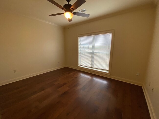 Building Photo - 1016 Villa Dr