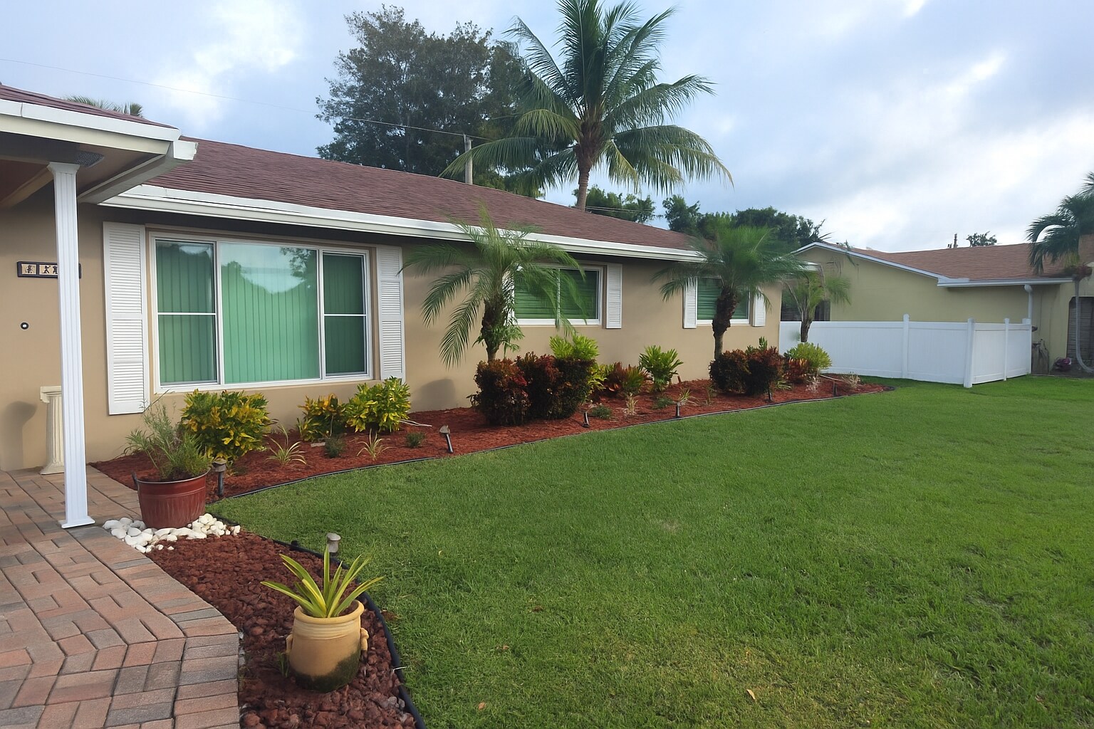 Building Photo - 44 W Arch Dr