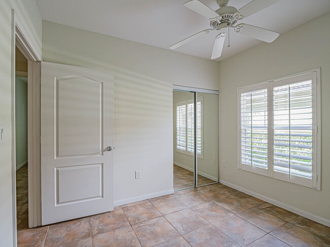 Building Photo - 5060 Fairways Cir