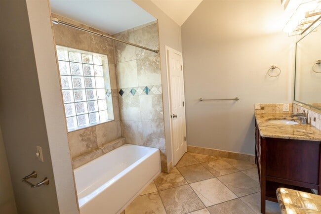 Building Photo - 400 Ridge Wood Cir