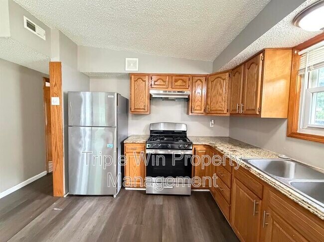 Building Photo - 810 St Anthony Ln