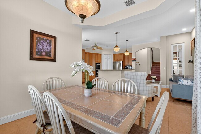 Building Photo - 9826 Vía Amati