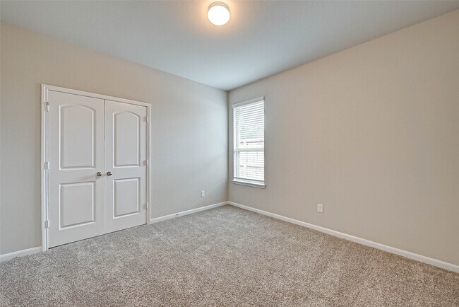 Building Photo - 14111 Lake Lodge Dr