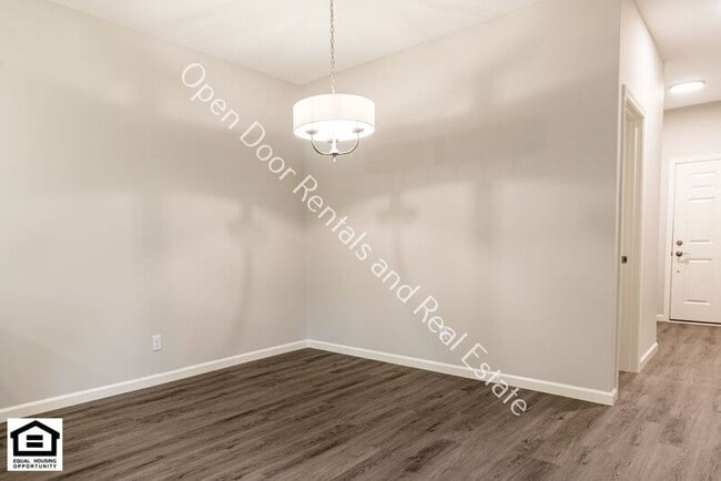 Building Photo - 307 Toledo St