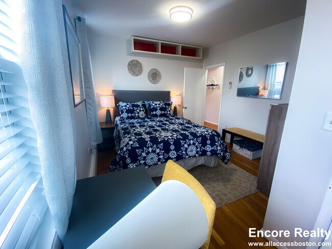 Building Photo - 1004 Tremont St