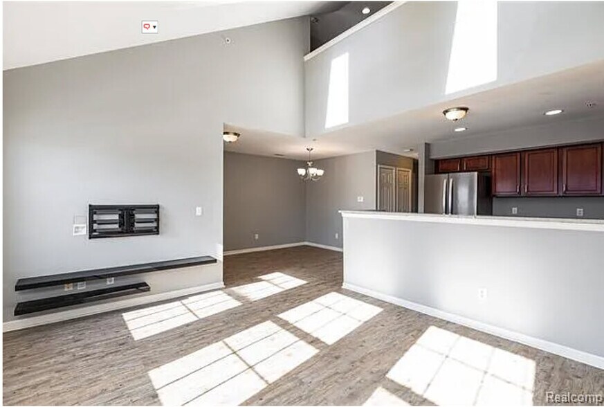 Building Photo - 1097 Foxboro