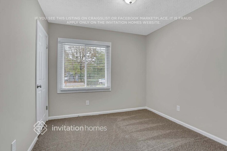 Building Photo - 565 Lakeridge Cir SE