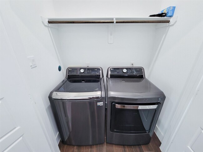 Building Photo - 5019 Creekmont Dr