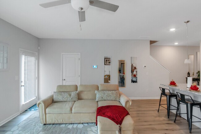 Building Photo - 11644 Mendenhall Ct