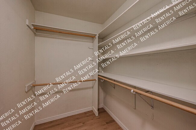 Building Photo - 1052 S San Jose