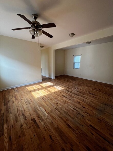 Building Photo - 4528 S Hermitage Ave