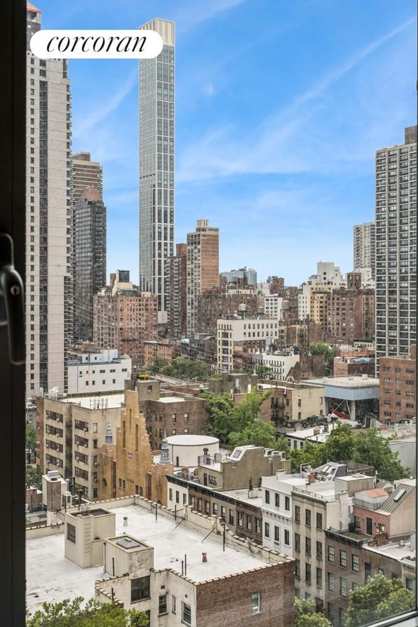 Building Photo - 200 E 62nd St