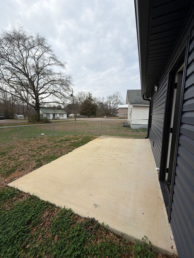 Building Photo - 526 Gadsden Rd NW