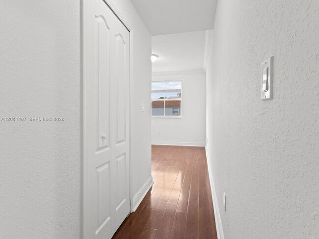 Building Photo - 10966 NW 43rd Terrace