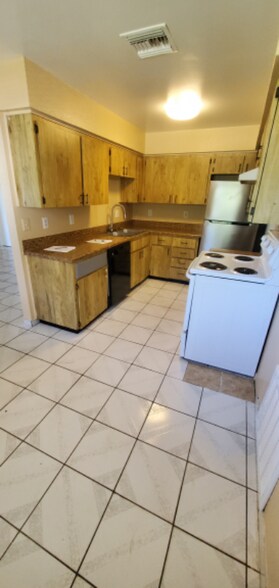 Building Photo - 5324 Bonnie Brae Cir