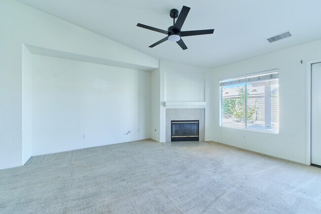 Building Photo - 47626 Calle Diamante