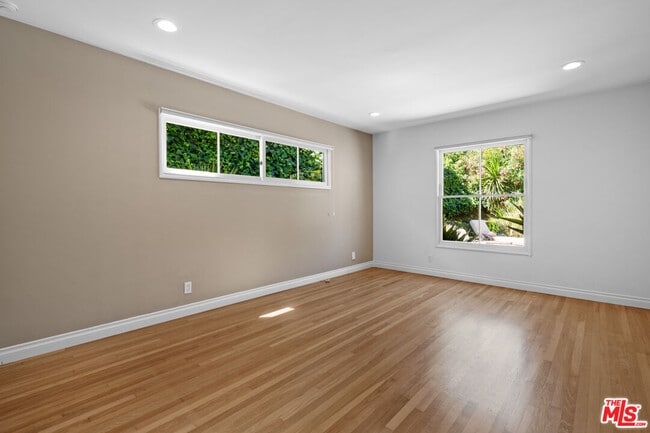 Building Photo - 3709 Stone Canyon Ave