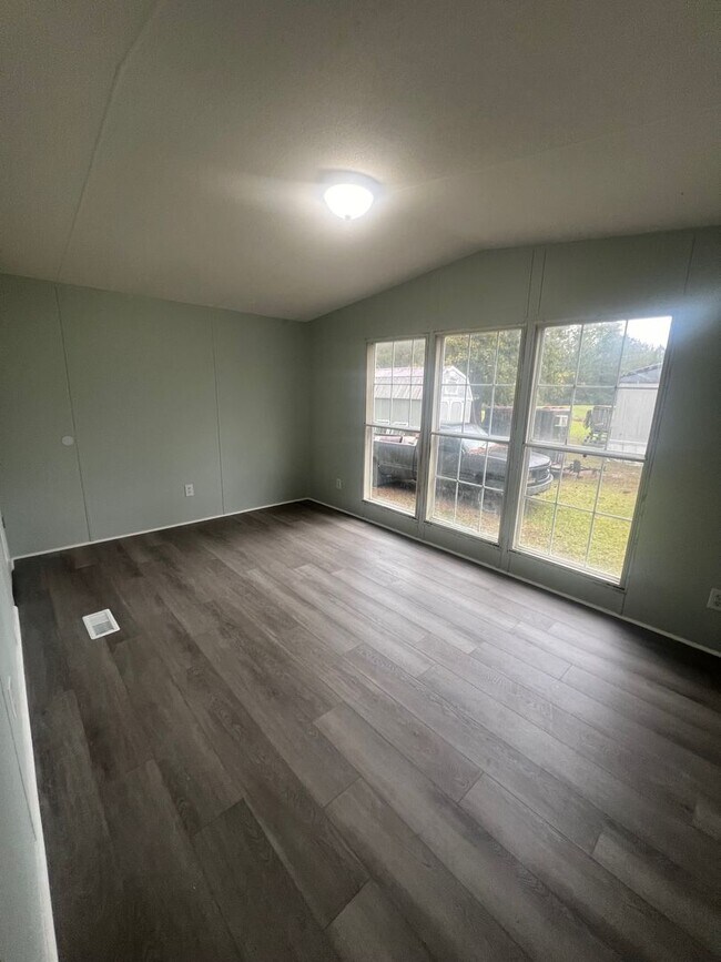 Building Photo - Home For Rent With Spacious Yard